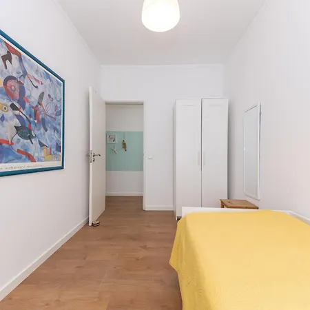 Jara, * טאווירה